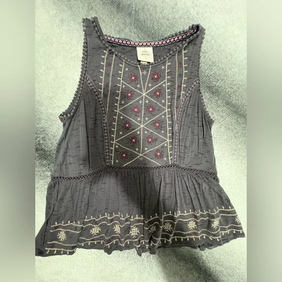 Knox Rose Gray Embroidered Peplum Tank Top Boho Blouse Top Shirt Medium M - Picture 3 of 6